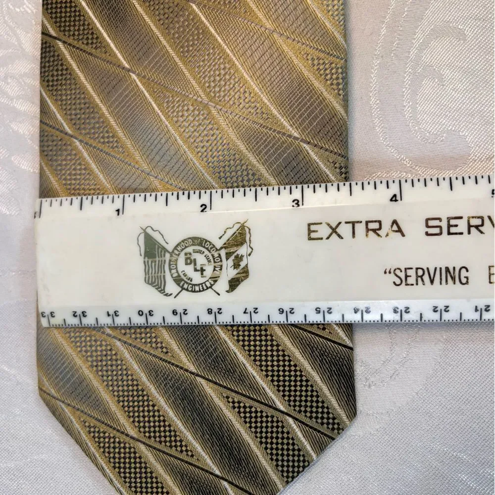 Vintage Roberto Villini Couture Silk Tie Champagne Gold Classic Office Formal